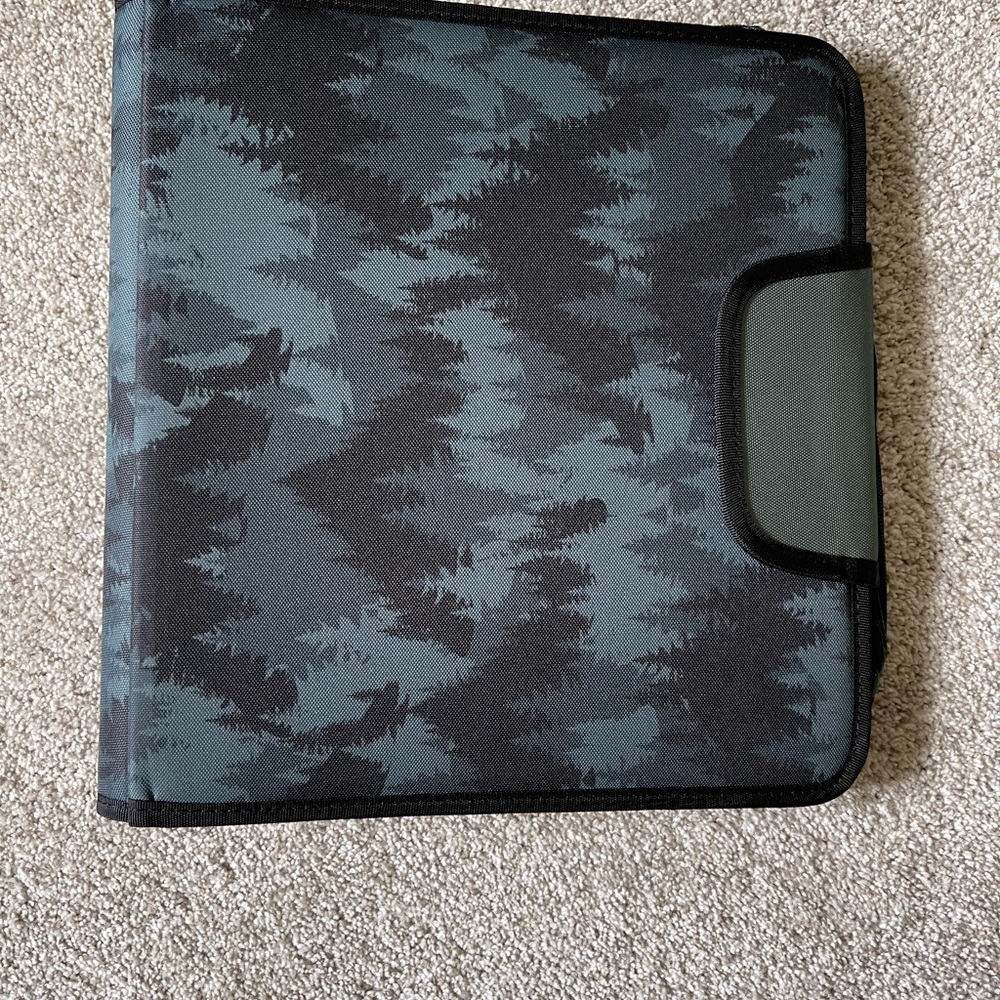 Green and Black Patterned zippered binder for school - Picture 2 of 5